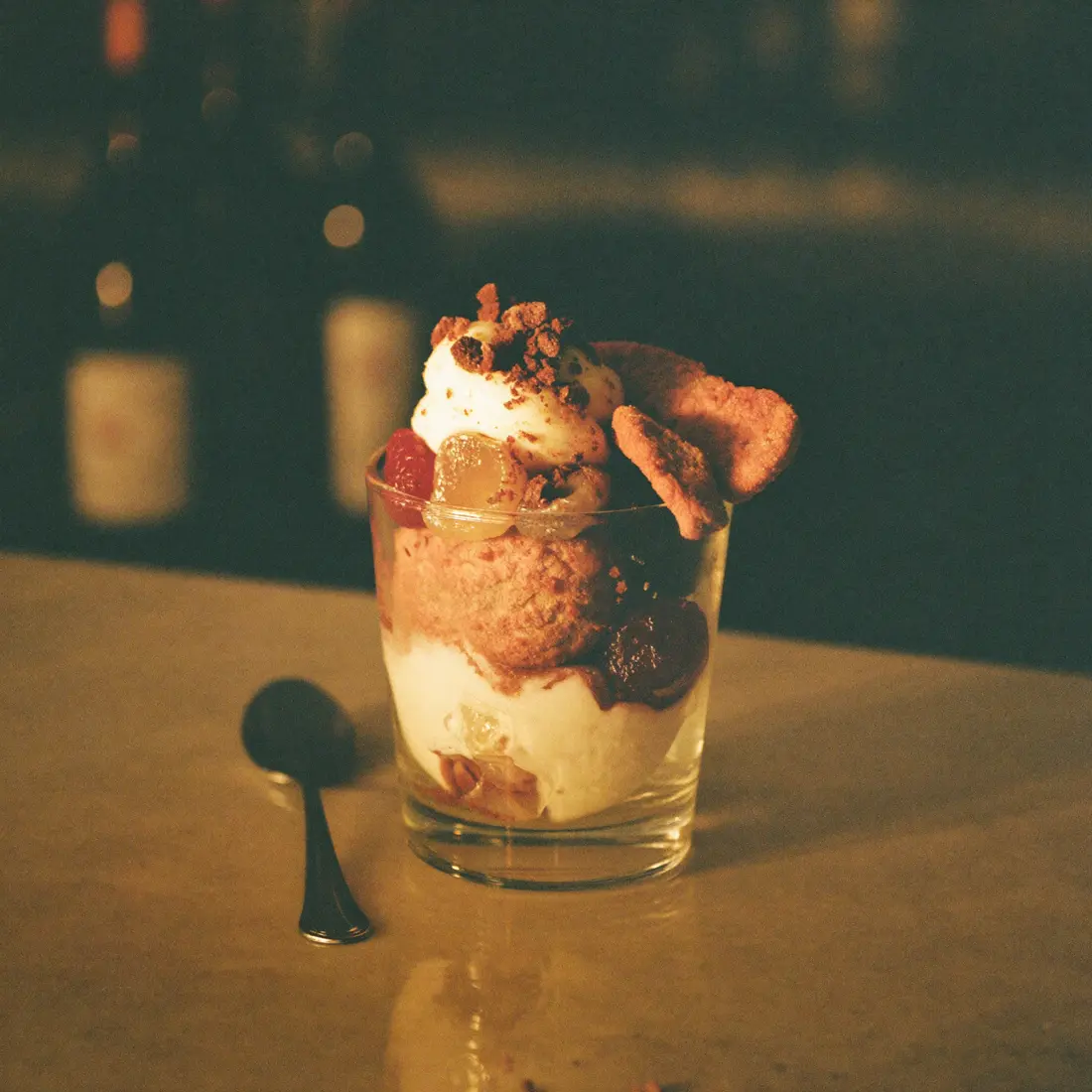 Semifreddo al panettone con crumble di amaretti